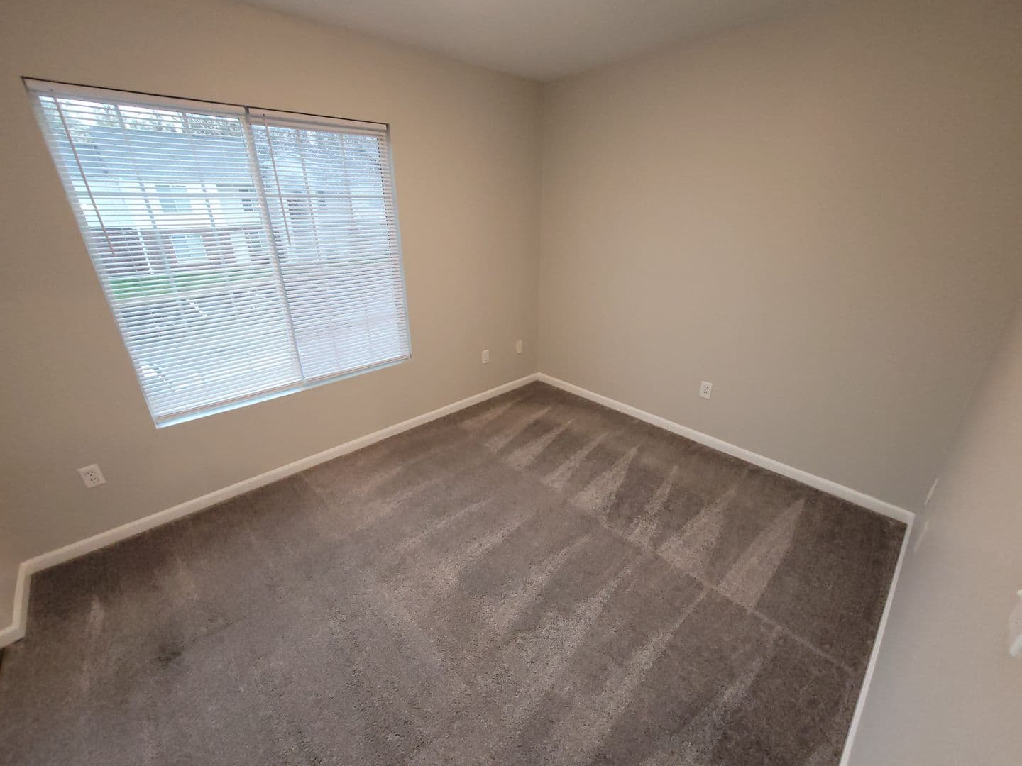Warrenton Apartment: 1044 Hawthorne Village Drive