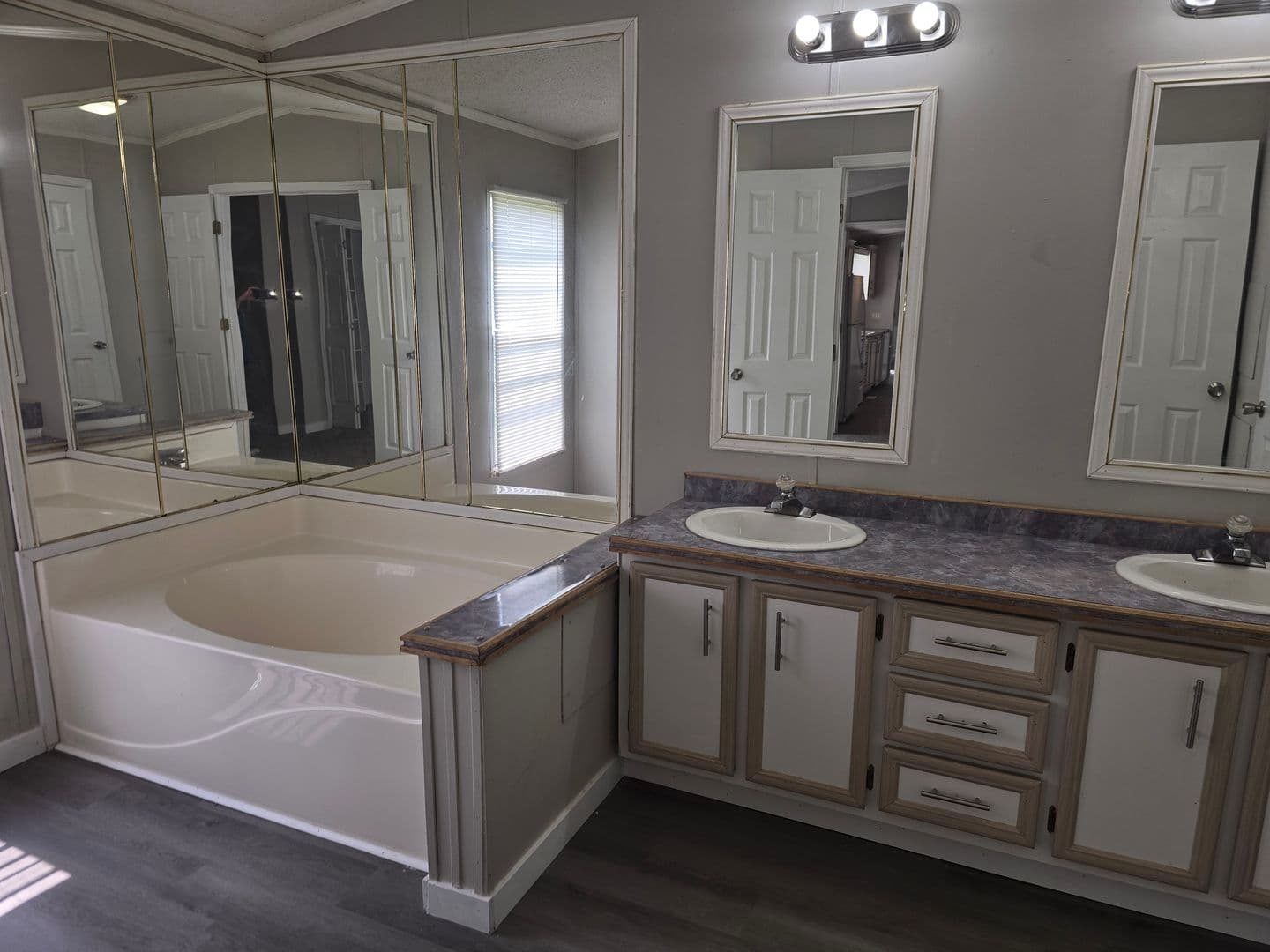 Warrenton Apartment: 1194 Juniper Drive