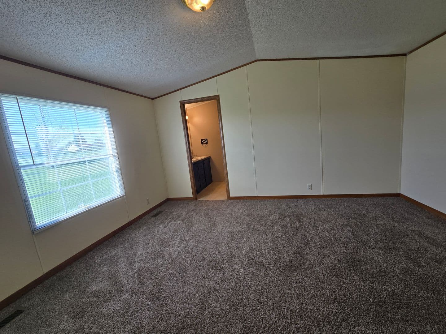 Warrenton Apartment: 1194 Juniper Drive