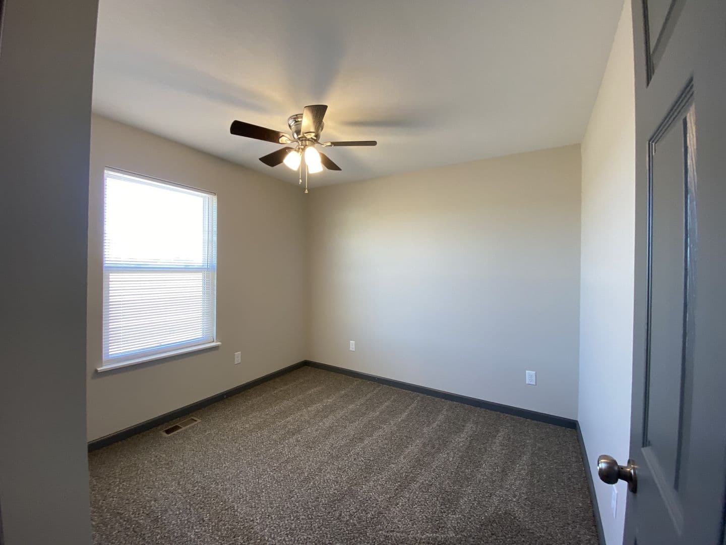 Montgomery City Apartment: 2 Longview Circle