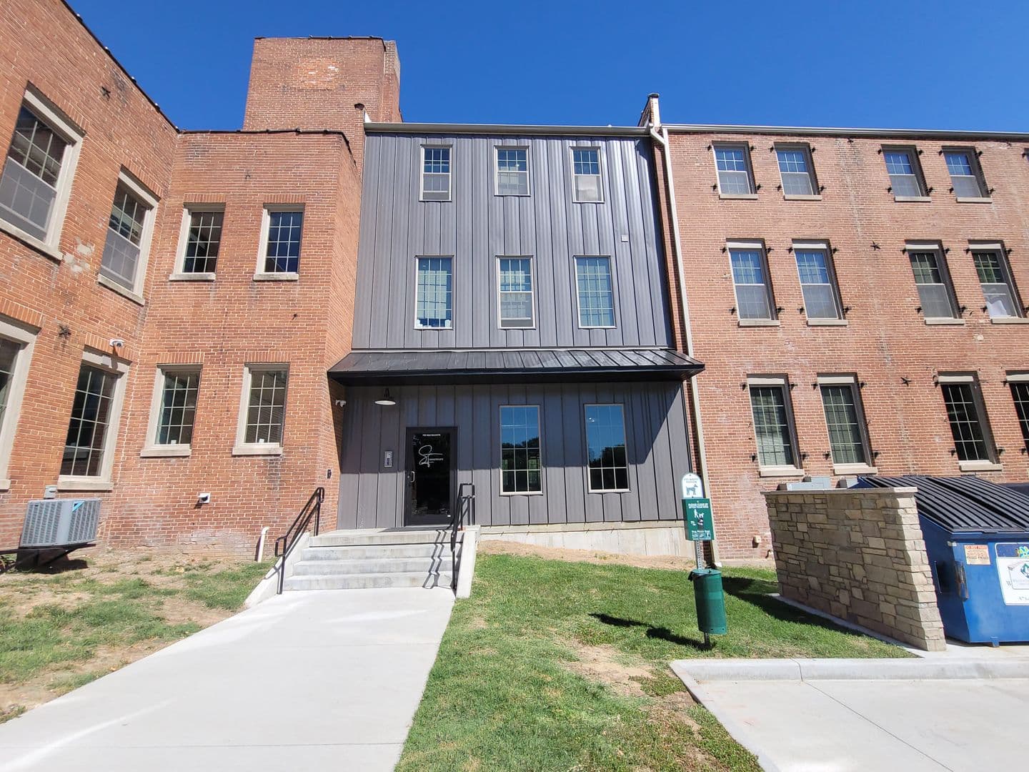 Washington Apartment: 700 W. 2nd Street