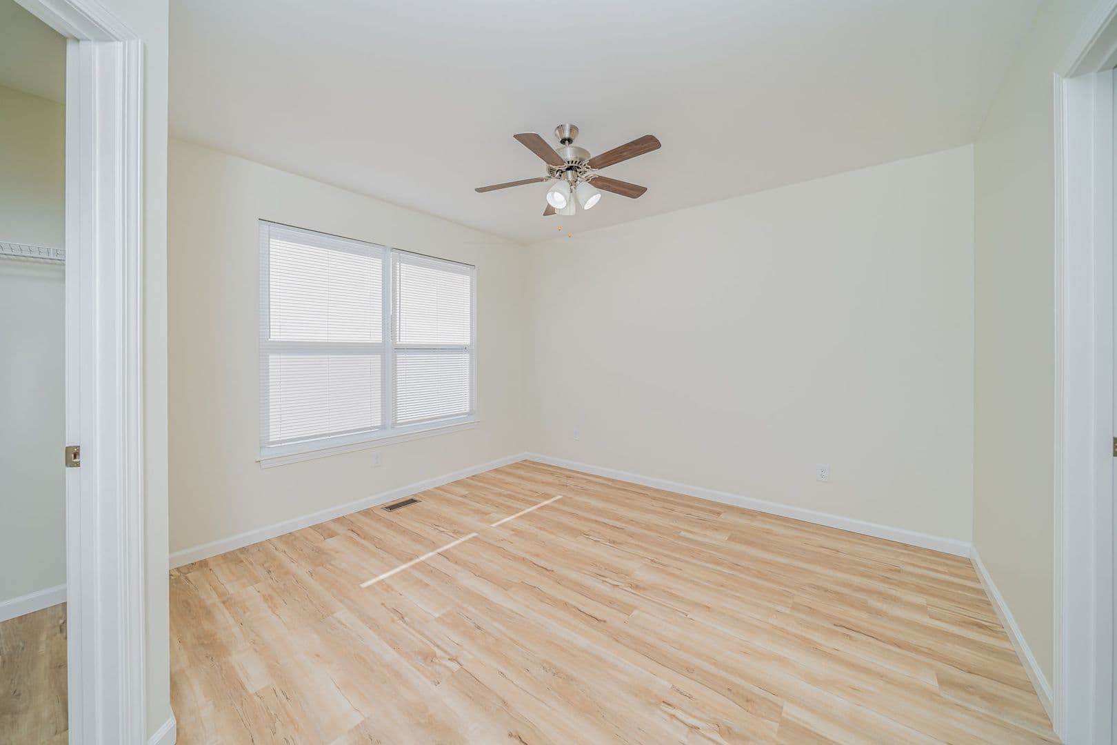 Farmington Apartment: 100 Roper Loop