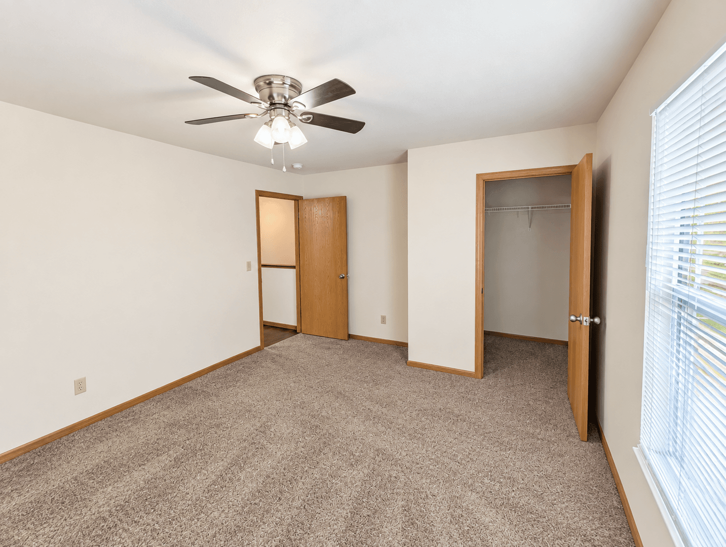 Union Apartment: 407B Prairie Hill Court
