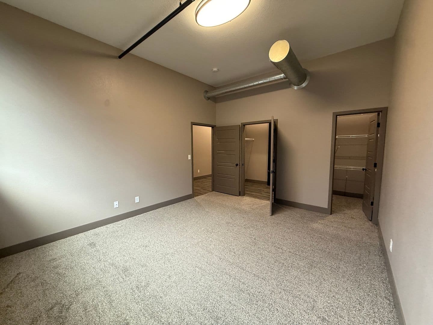 Washington Apartment: 700 W. 2nd Street