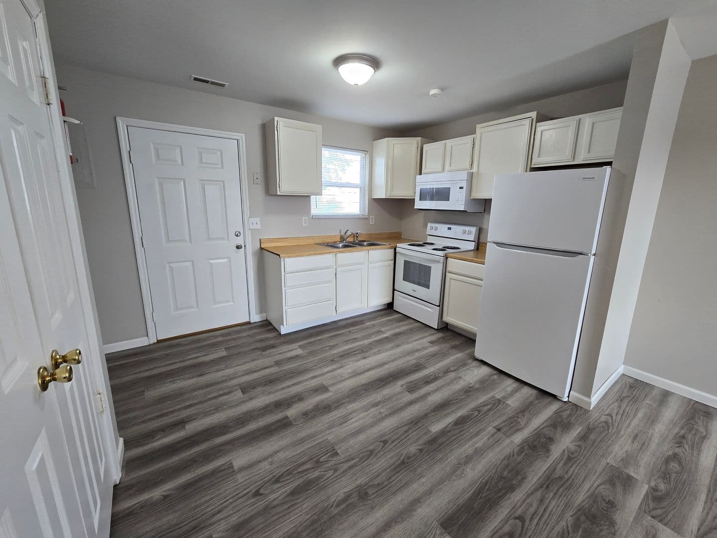 Truesdale Apartment: 745 Wabash Street