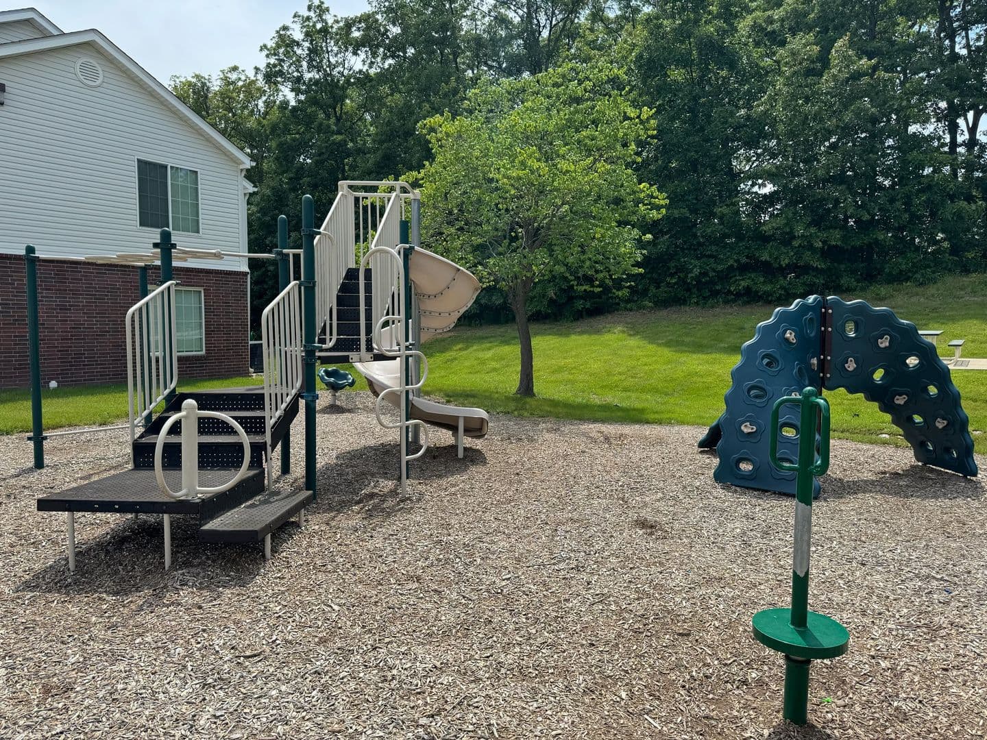 Warrenton Apartment: 1044 Hawthorne Village Drive