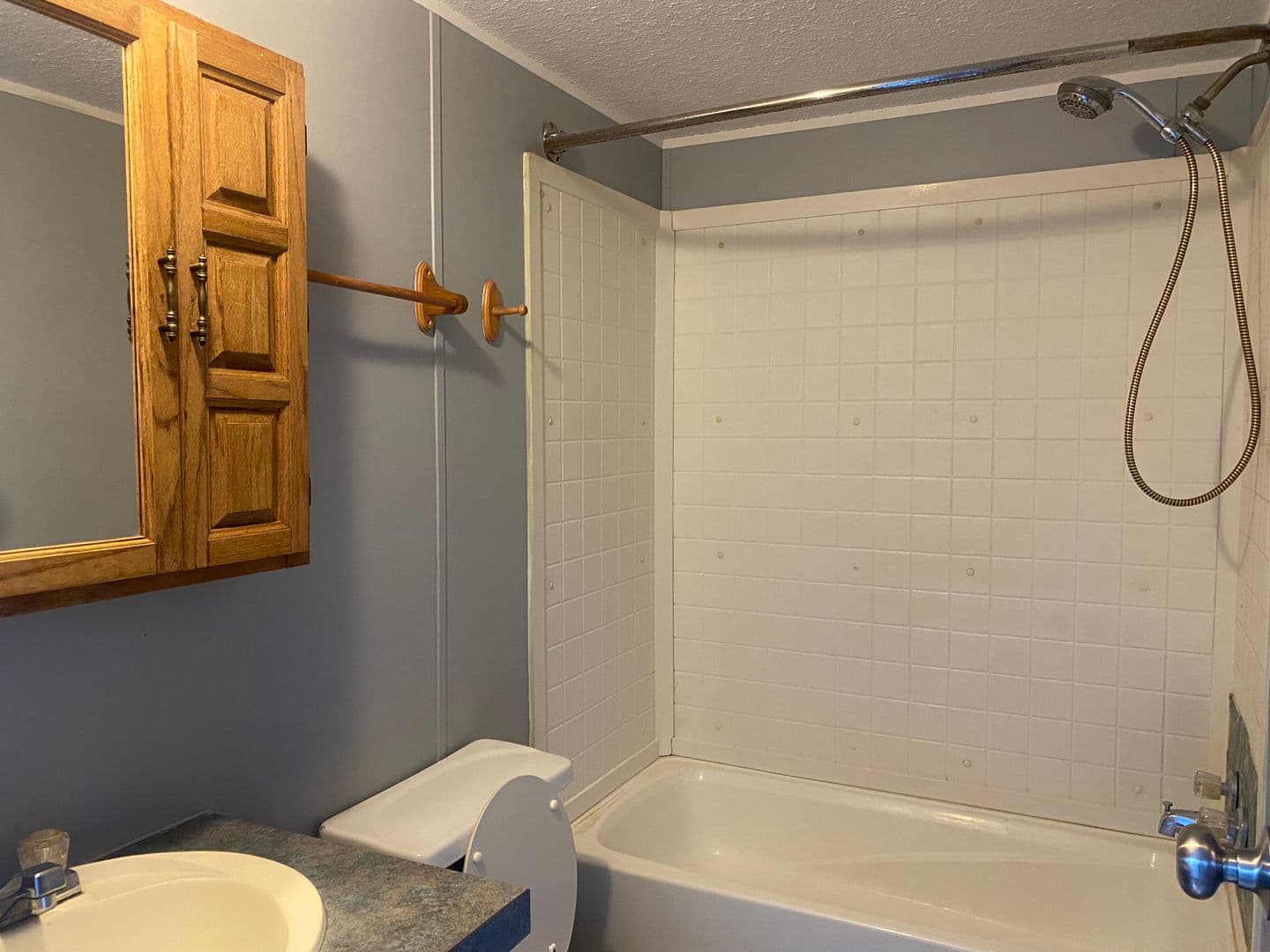 Warrenton Apartment: 1194 Juniper Drive