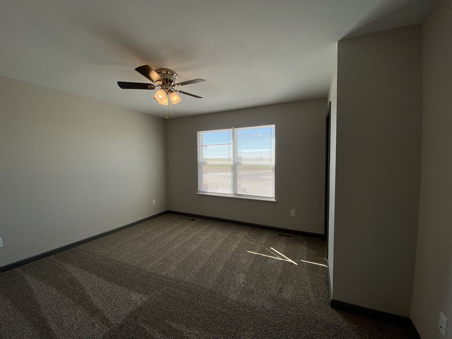 Montgomery City Apartment: 2 Longview Circle