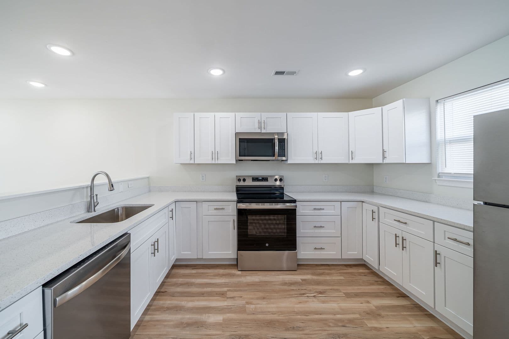 Farmington Apartment: 100 Roper Loop