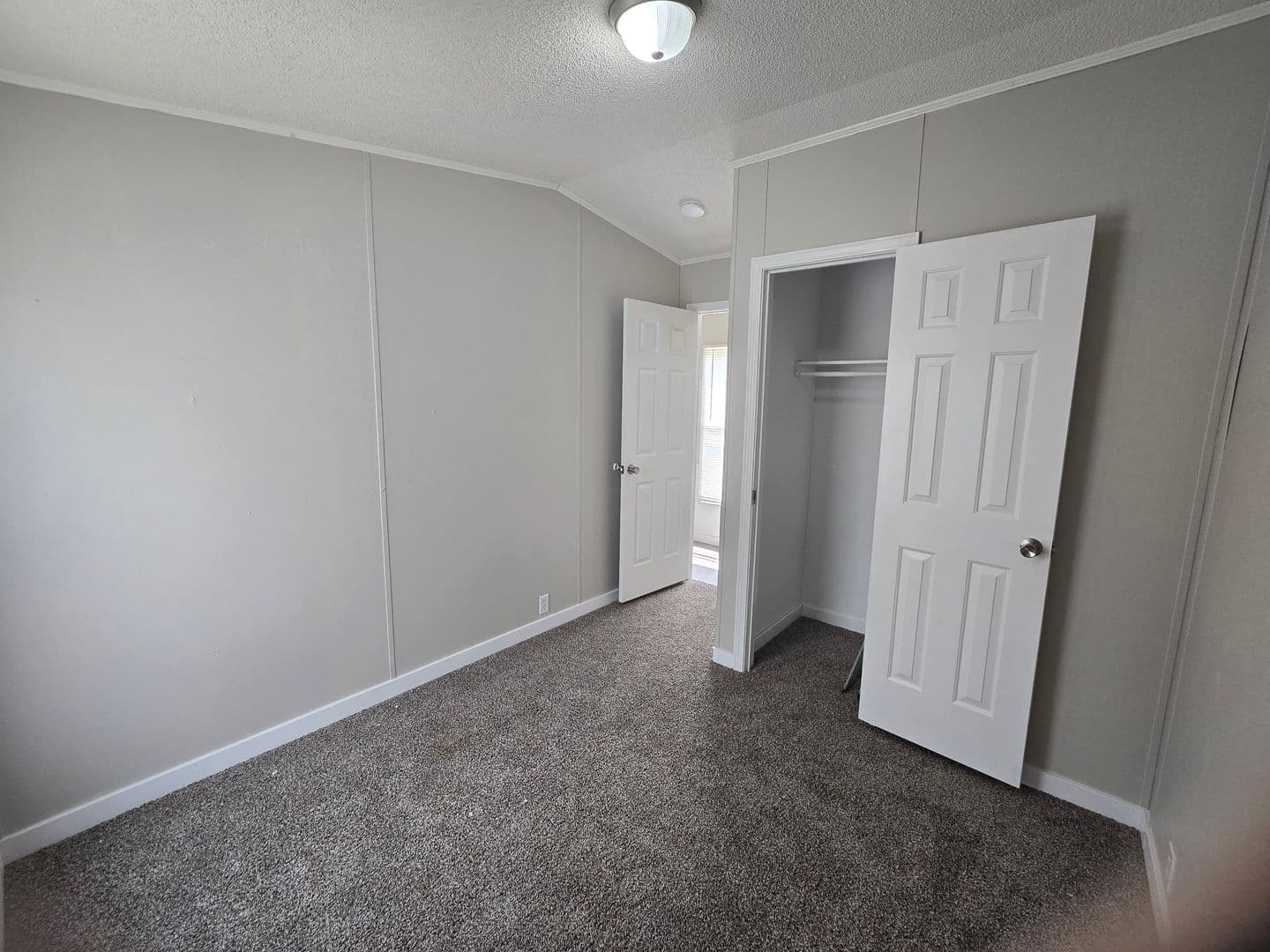Warrenton Apartment: 1194 Juniper Drive