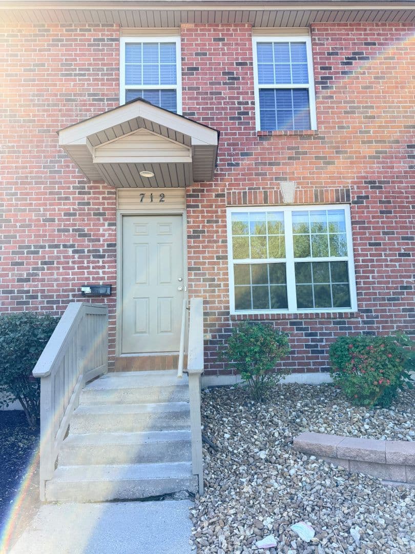 Wentzville Apartment: 700 Scotti Lane