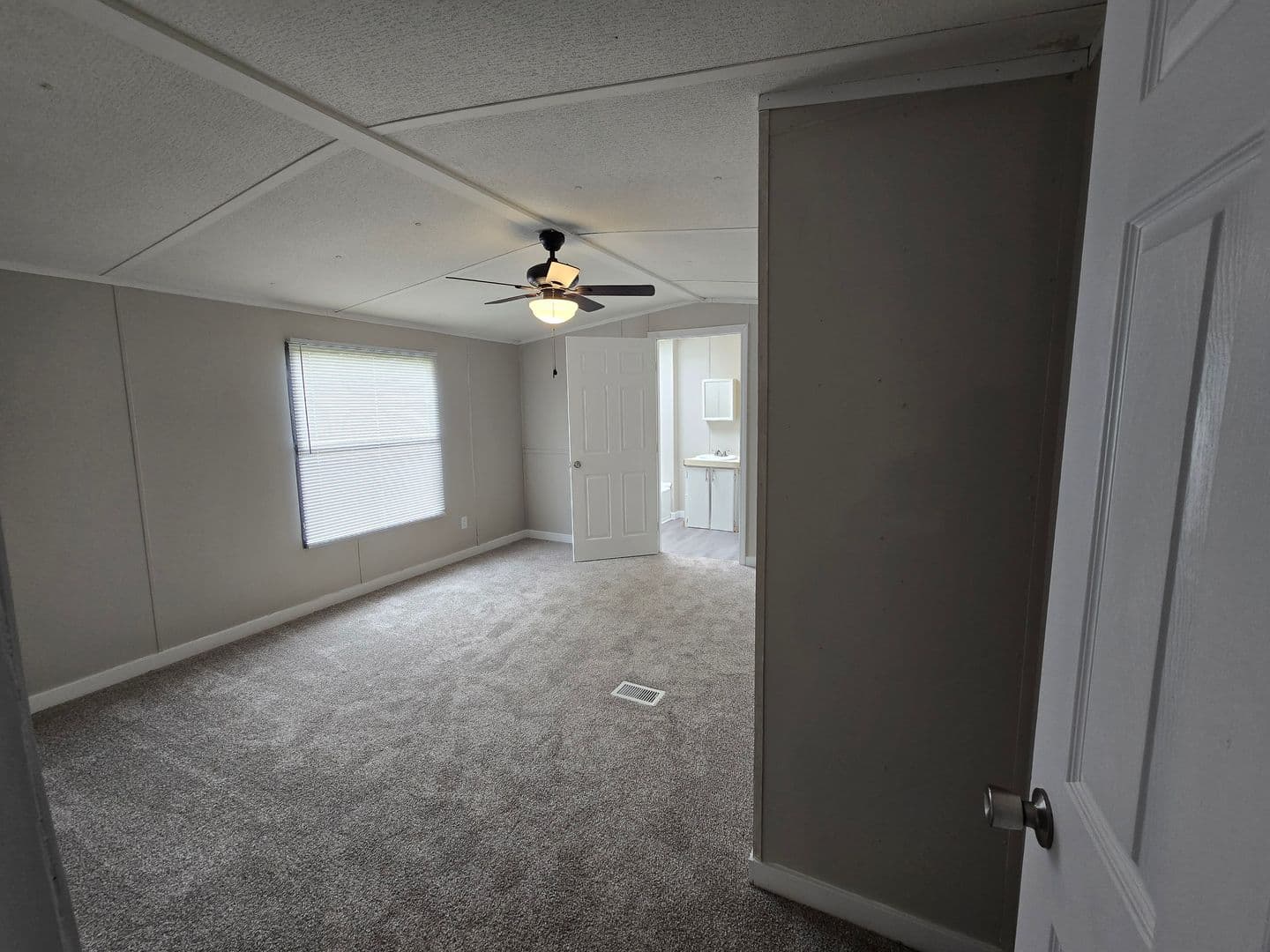 Warrenton Apartment: 1194 Juniper Drive