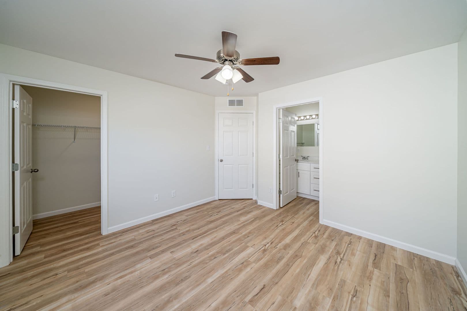 Farmington Apartment: 100 Roper Loop
