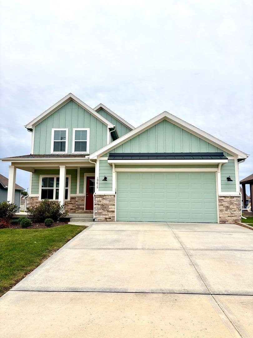 Spring Hill House: 19615 199th Terr