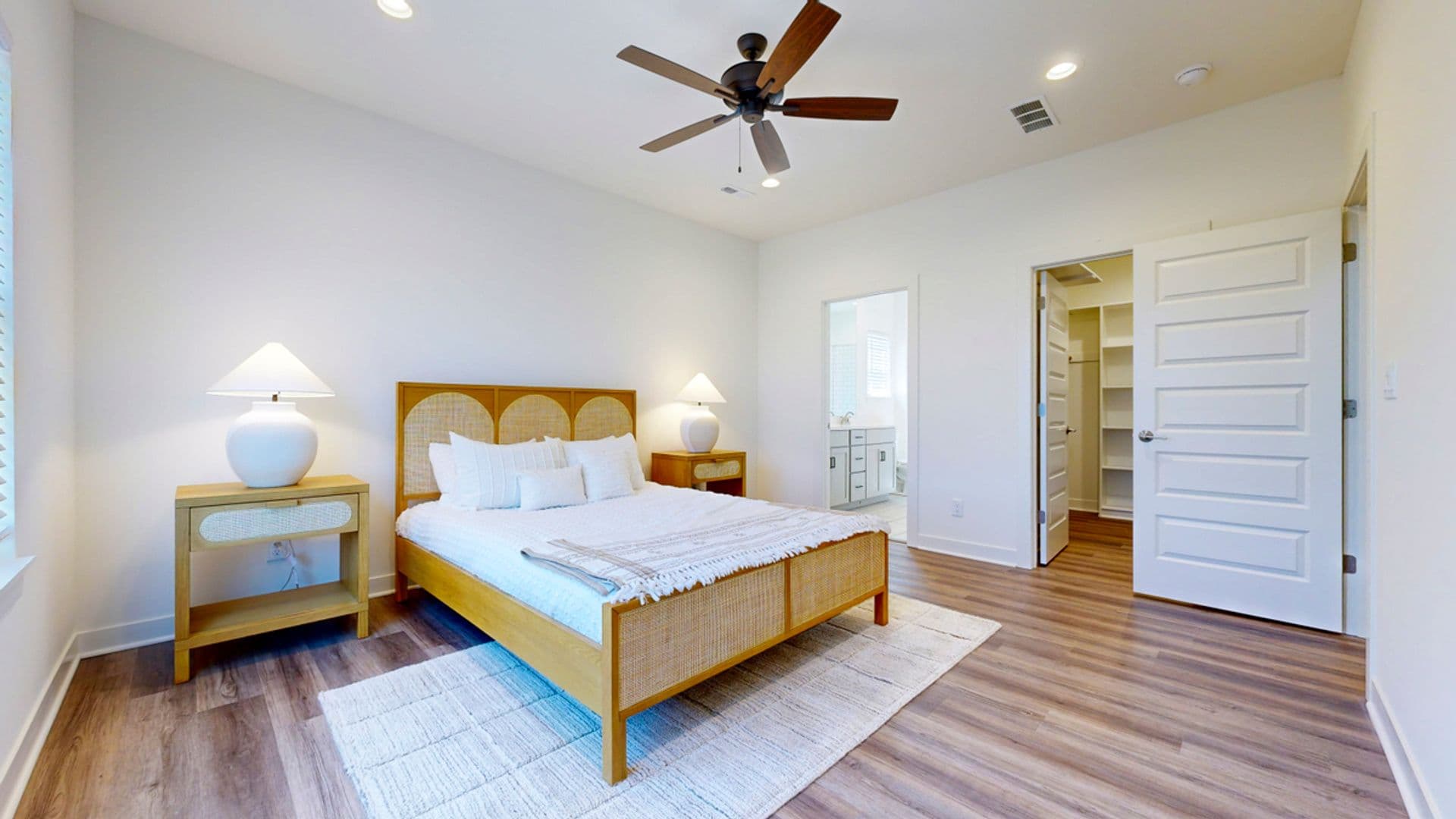 Spring Hill House: 19604 W 199th Terr
