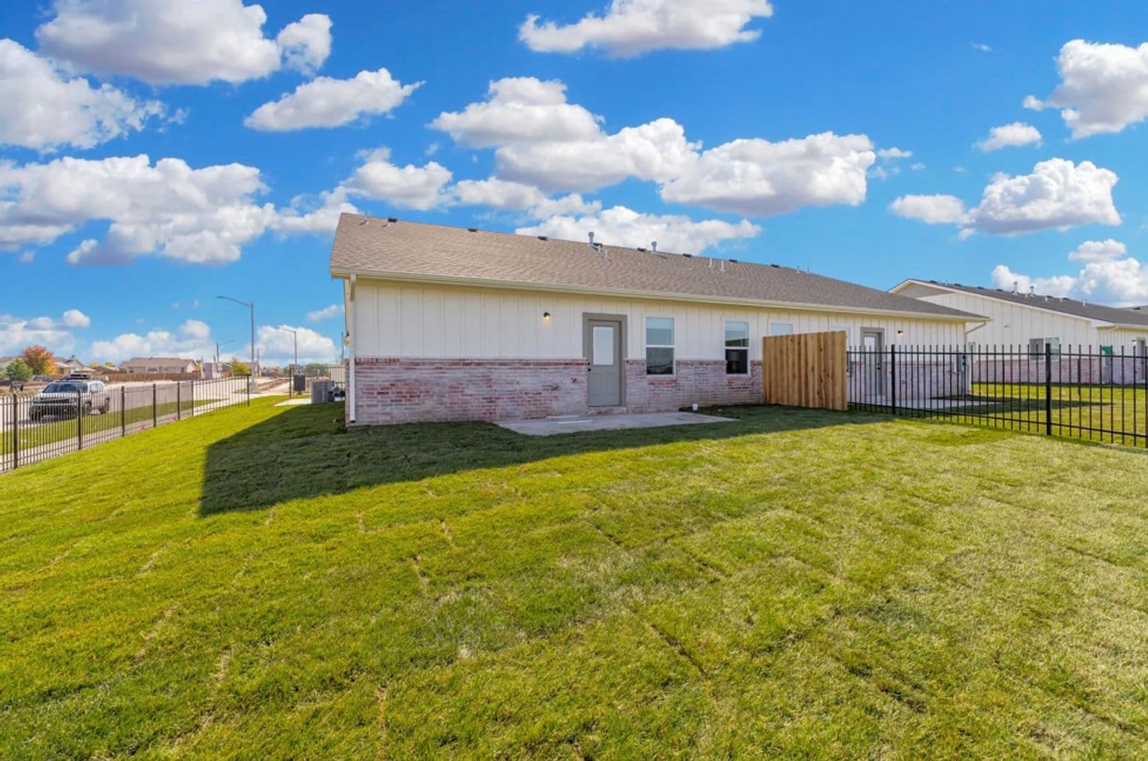 Goddard Townhome: 2152 E Elk Ridge Ave