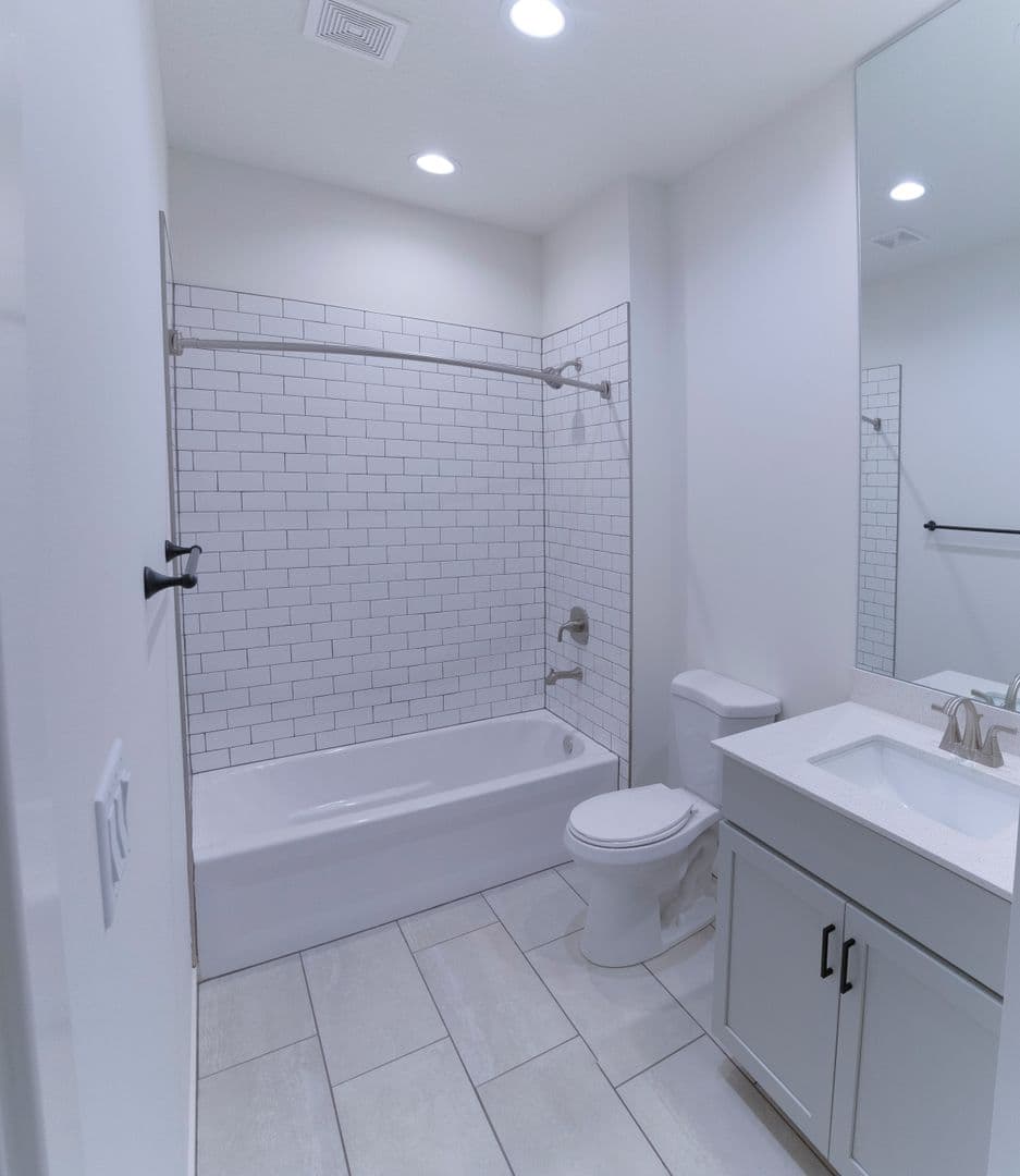 Spring Hill House: 19661 200th St