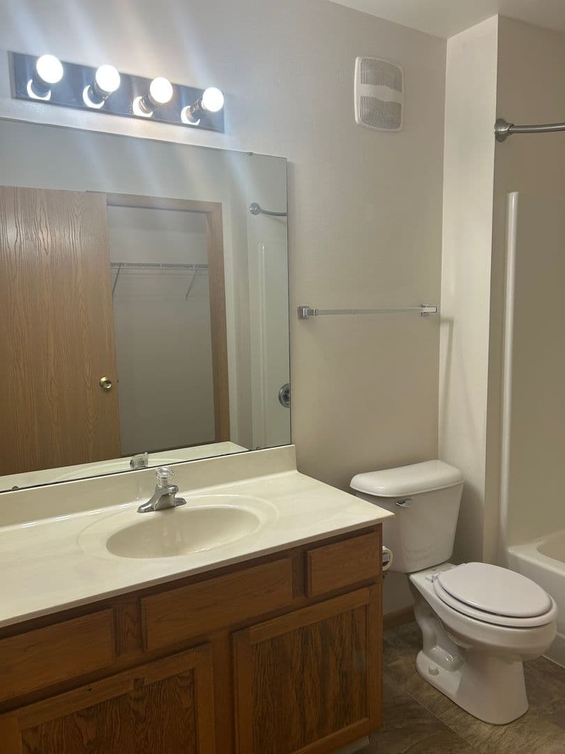 Kenosha Apartment: 4616 52nd Avenue