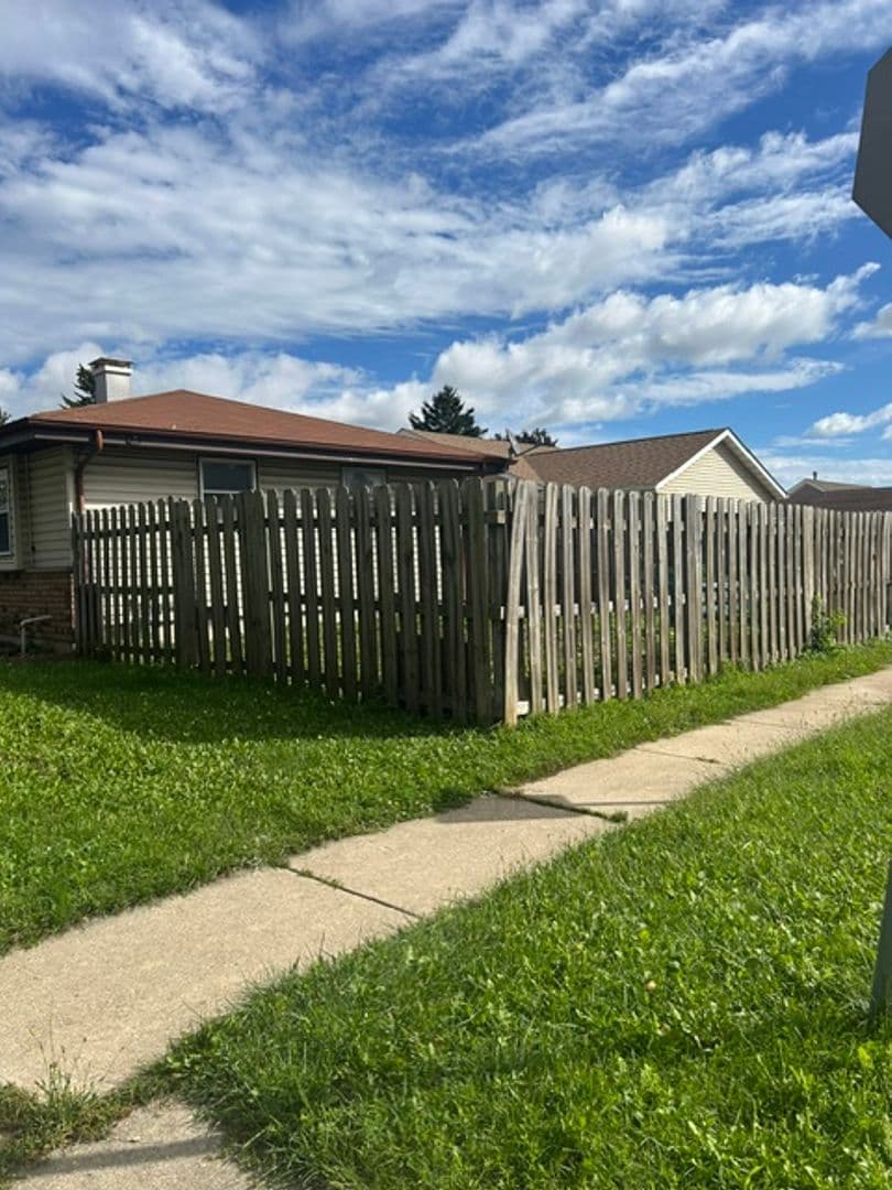 Kenosha House: 6809 60th Avenue