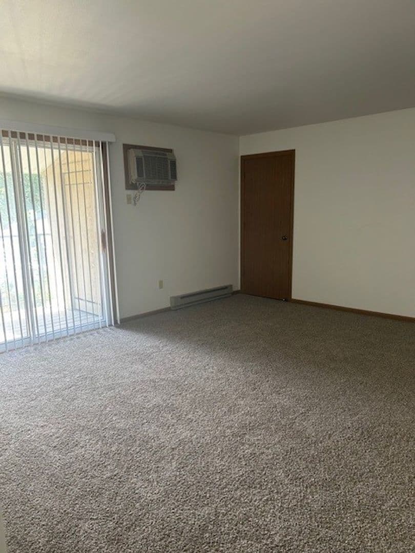Kenosha Apartment: 1406-1410 91st Street & 9022-9026 Sheridan Road