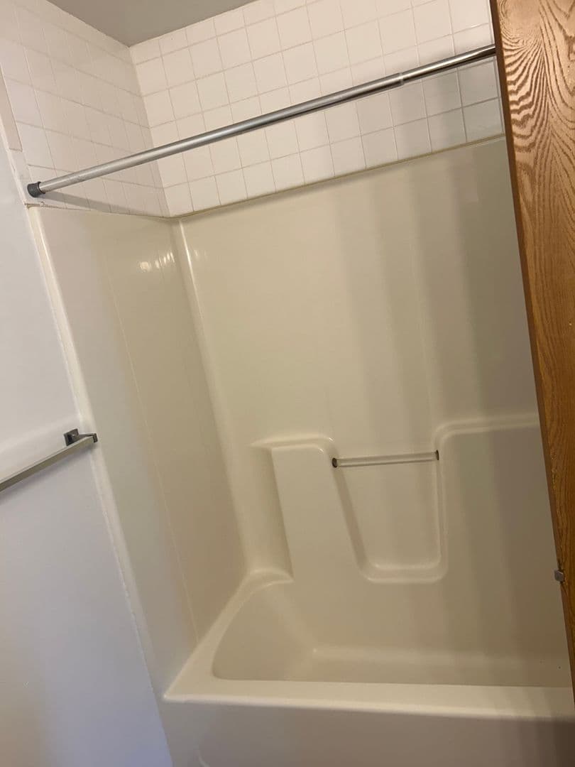 Kenosha Apartment: 1406-1410 91st Street & 9022-9026 Sheridan Road