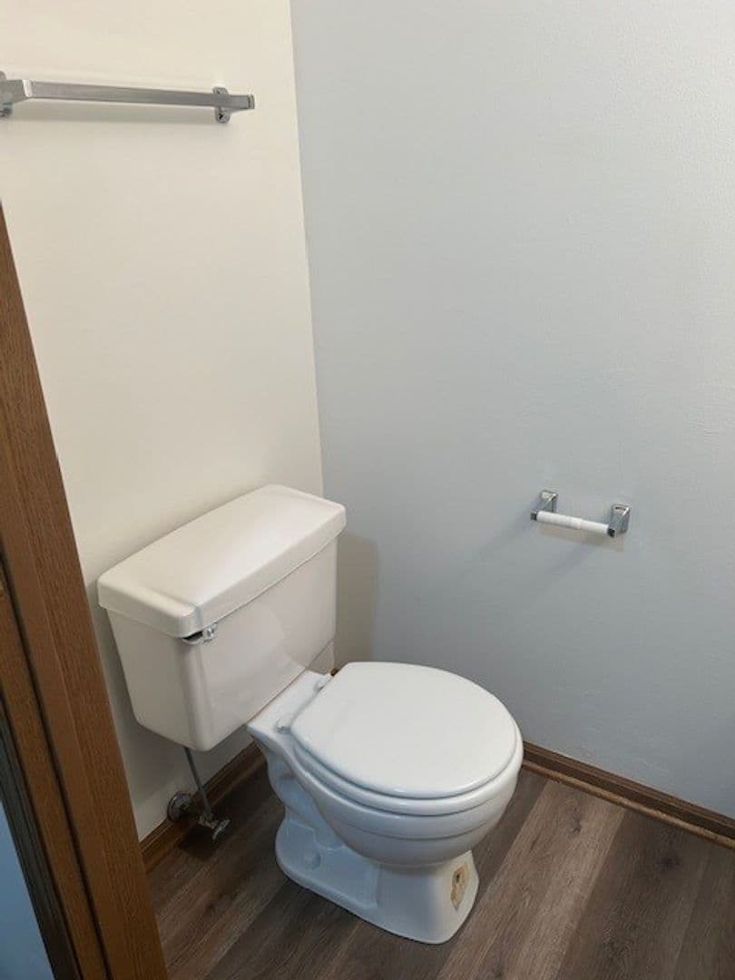 Kenosha Apartment: 1406-1410 91st Street & 9022-9026 Sheridan Road