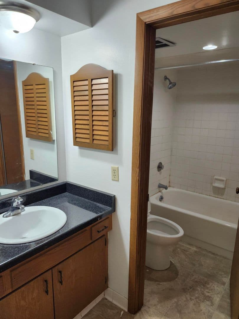 Kenosha Apartment: 1643-1719 15th Avenue