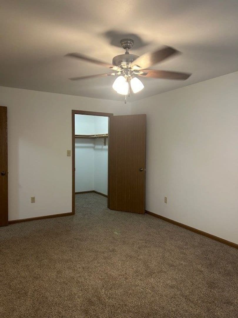 Kenosha Apartment: 1406-1410 91st Street & 9022-9026 Sheridan Road