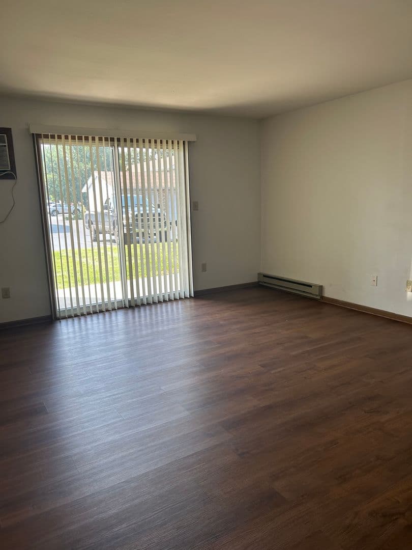 Kenosha Apartment: 1406-1410 91st Street & 9022-9026 Sheridan Road