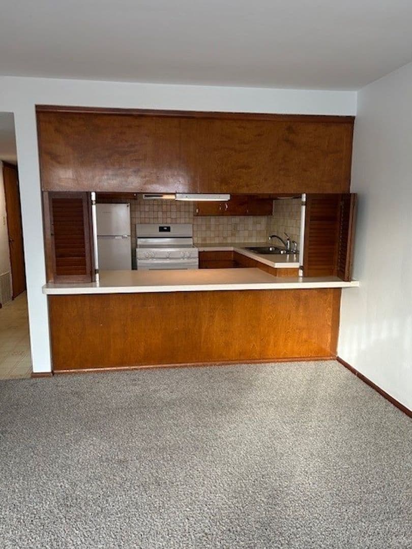 Kenosha Apartment: 6516  5th Avenue