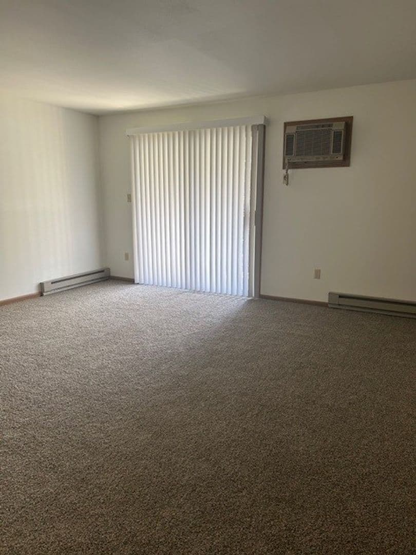 Kenosha Apartment: 1406-1410 91st Street & 9022-9026 Sheridan Road
