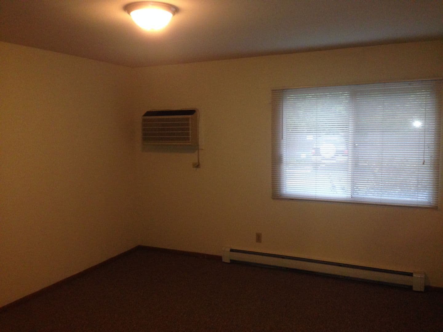 Kenosha Apartment: 1643-1719 15th Avenue