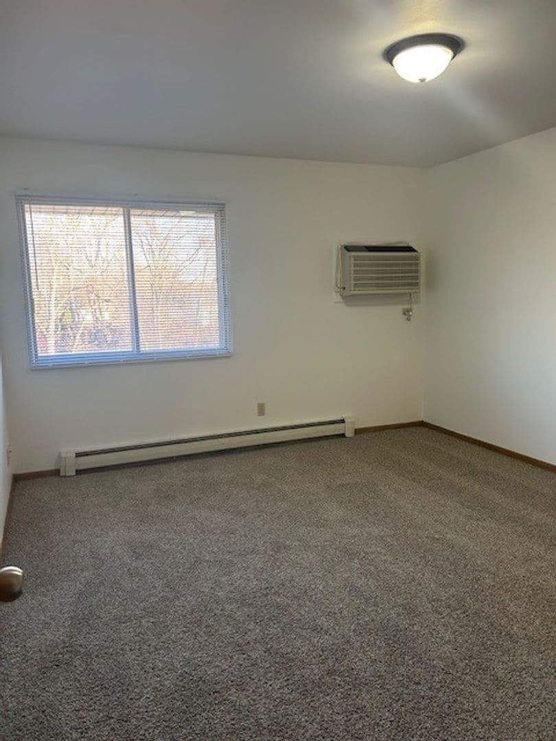Kenosha Apartment: 1643-1719 15th Avenue