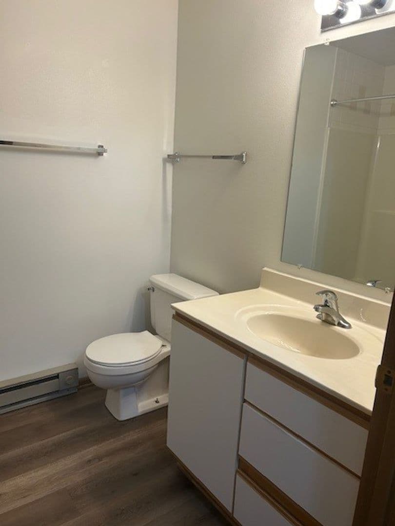 Kenosha Apartment: 1406-1410 91st Street & 9022-9026 Sheridan Road