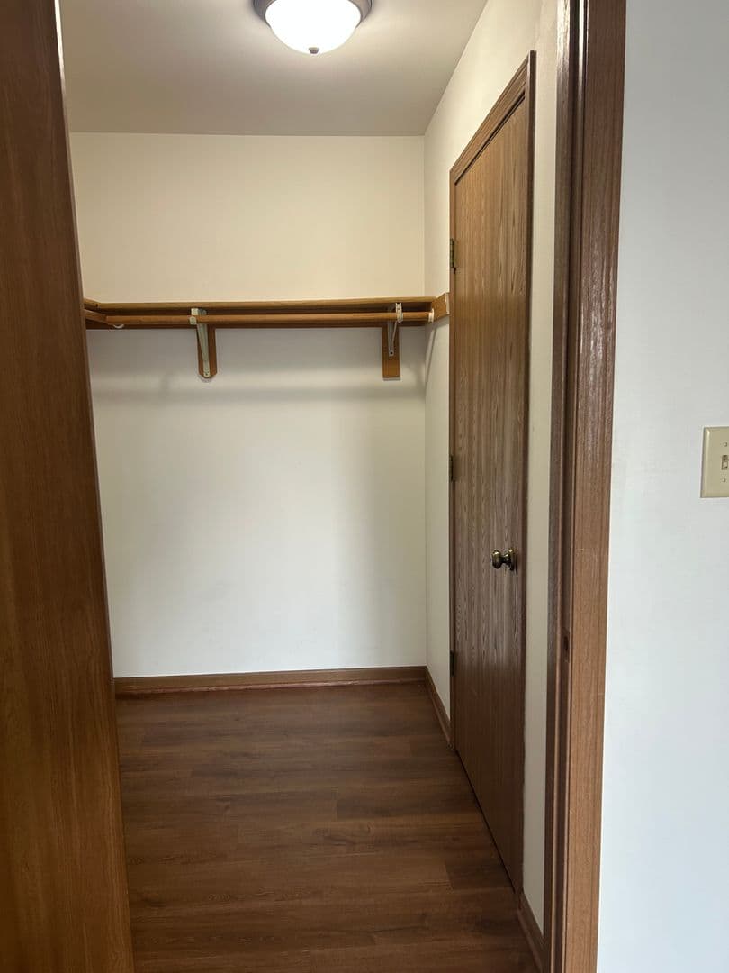 Kenosha Apartment: 1406-1410 91st Street & 9022-9026 Sheridan Road
