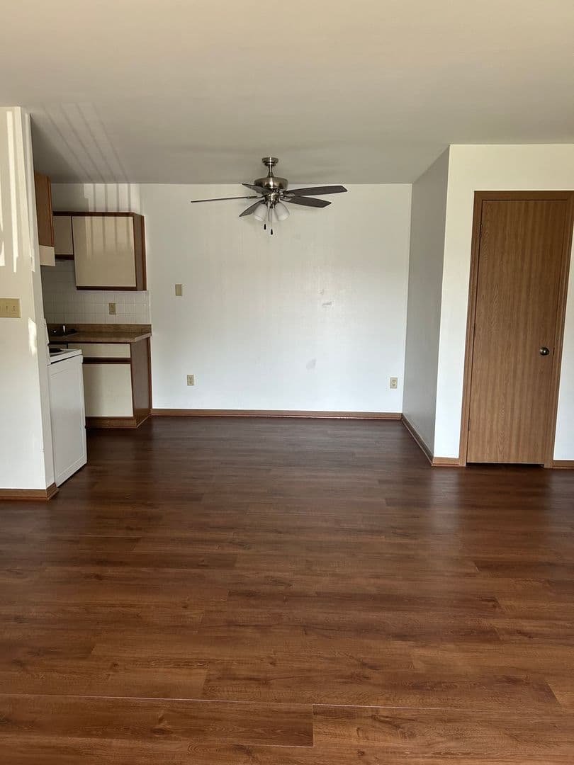 Kenosha Apartment: 1406-1410 91st Street & 9022-9026 Sheridan Road