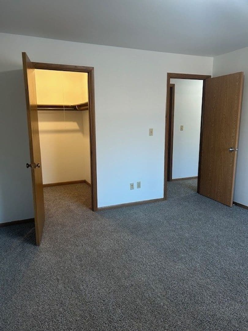 Kenosha Apartment: 1643-1719 15th Avenue