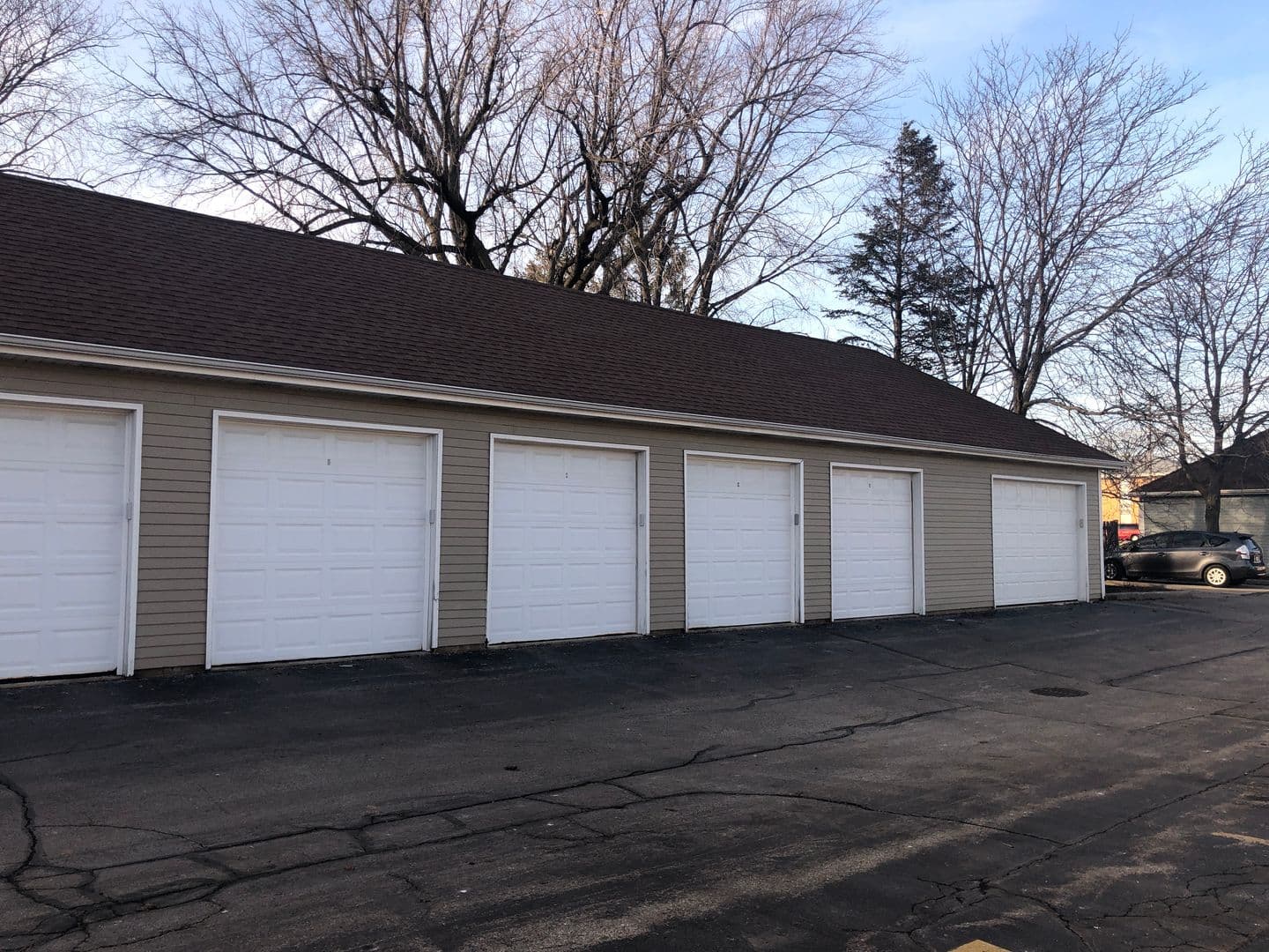 Kenosha Apartment: 3901 45th St & 4508 39th Ave