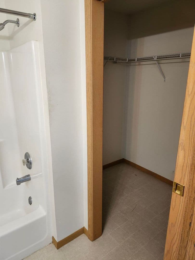 Kenosha Apartment: 4616 52nd Avenue