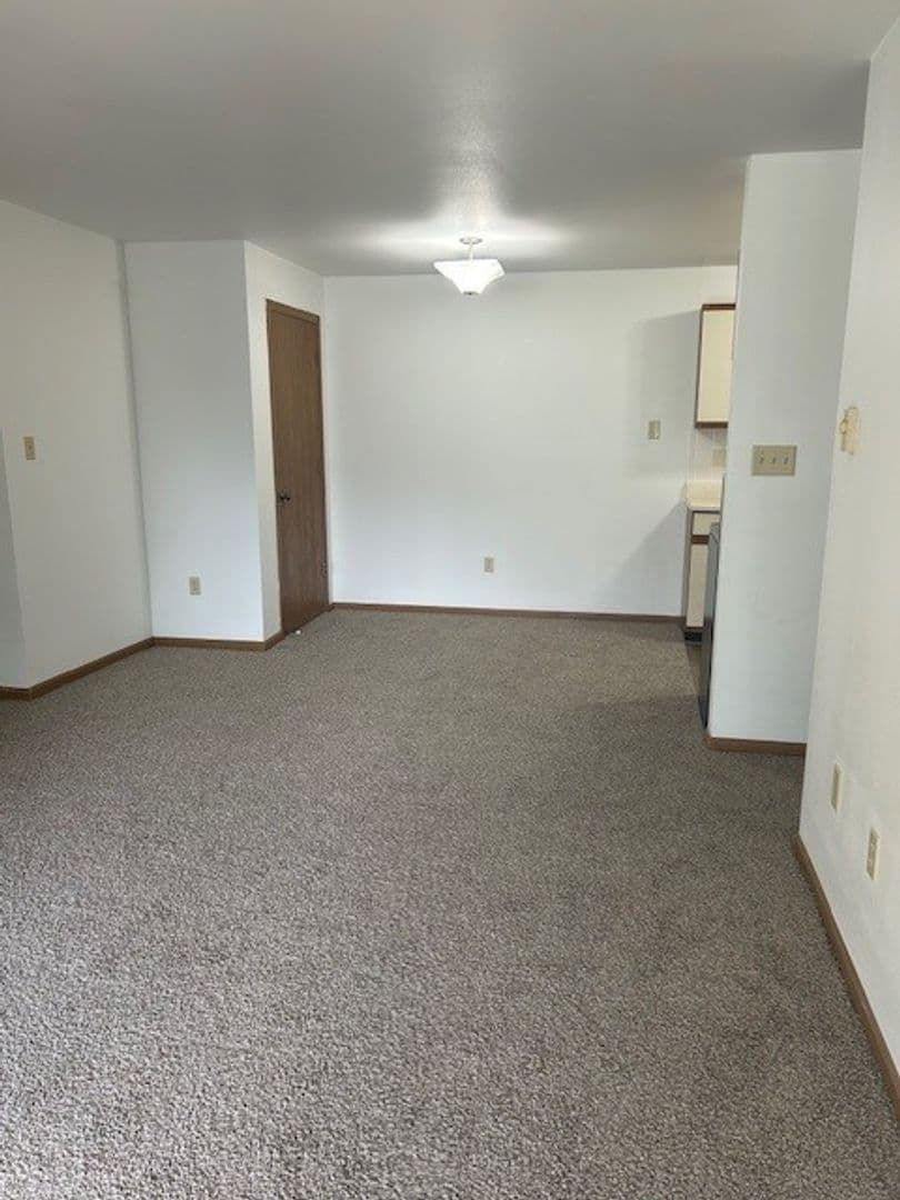 Kenosha Apartment: 1406-1410 91st Street & 9022-9026 Sheridan Road