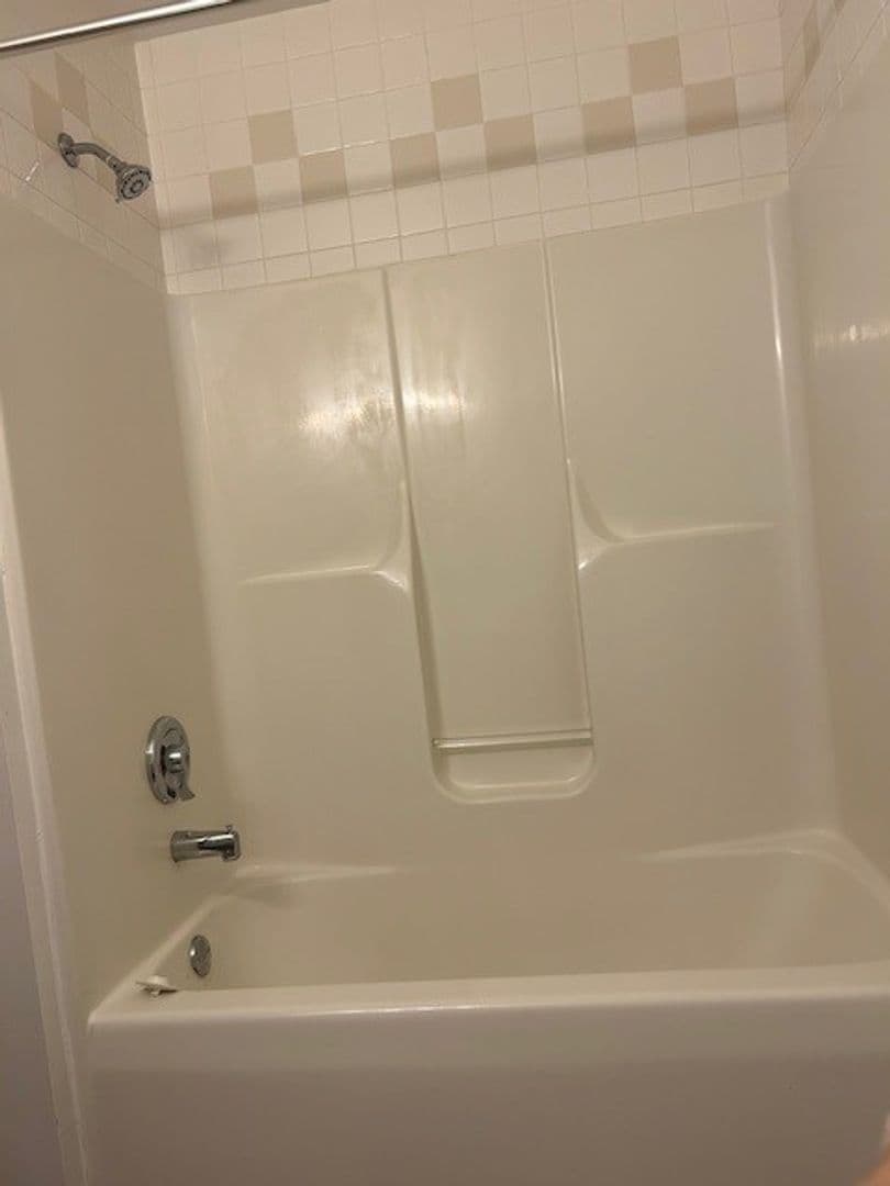 Kenosha Apartment: 1406-1410 91st Street & 9022-9026 Sheridan Road