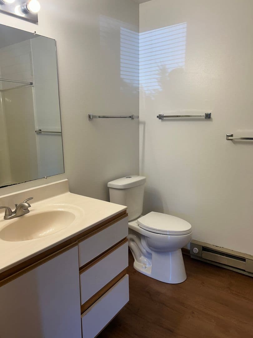 Kenosha Apartment: 1406-1410 91st Street & 9022-9026 Sheridan Road