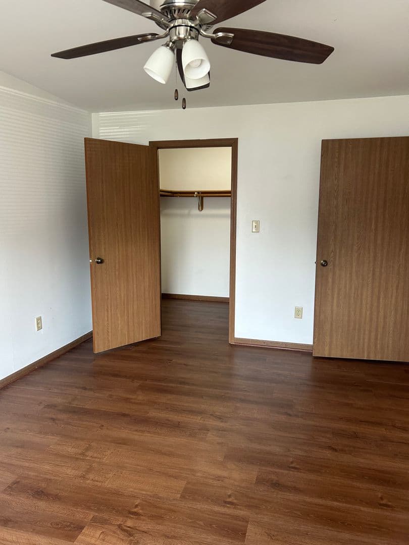 Kenosha Apartment: 1406-1410 91st Street & 9022-9026 Sheridan Road