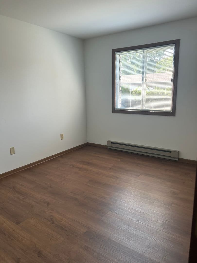 Kenosha Apartment: 1406-1410 91st Street & 9022-9026 Sheridan Road