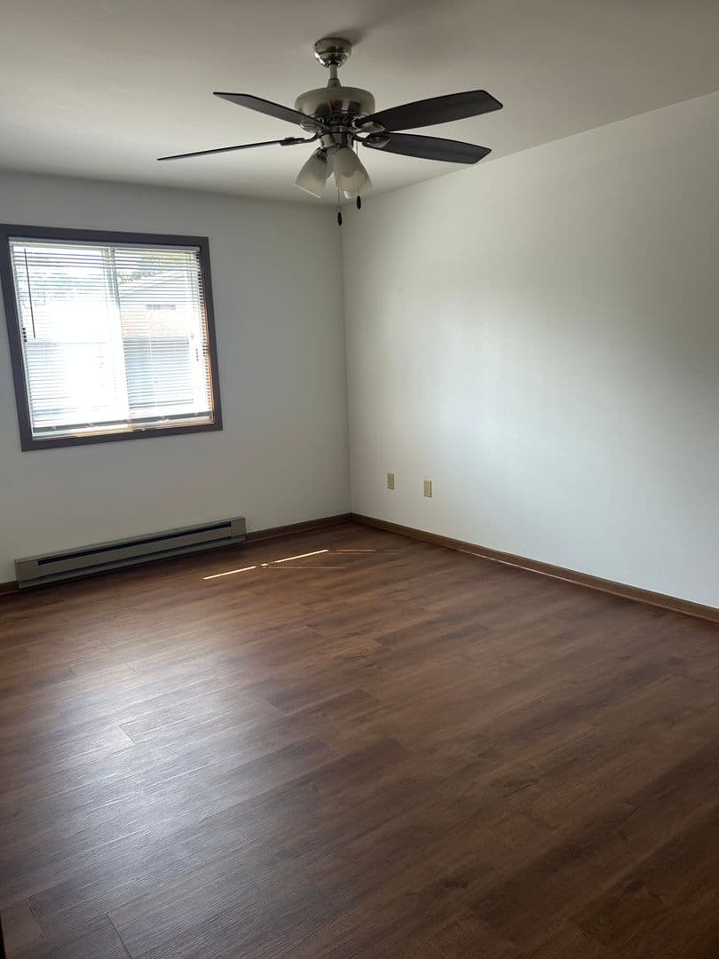 Kenosha Apartment: 1406-1410 91st Street & 9022-9026 Sheridan Road