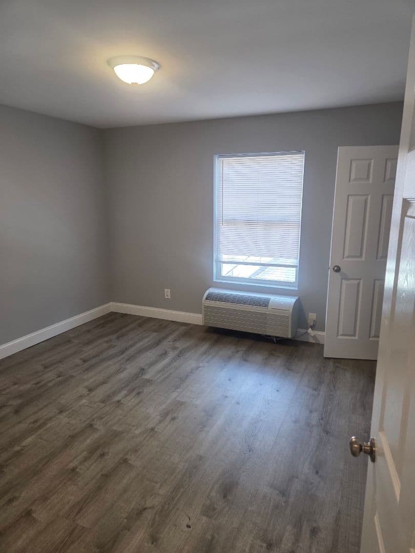 Norwalk Apartment: 87 Lexington Ave