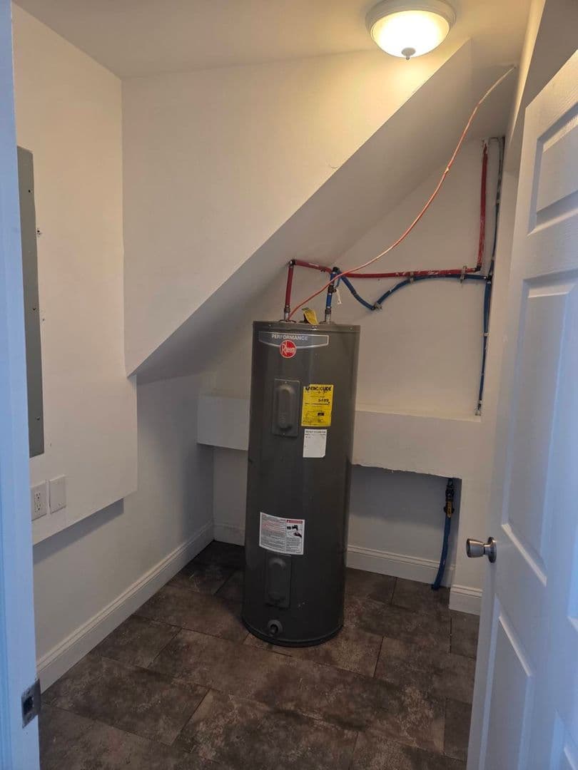Norwalk Apartment: 87 Lexington Ave