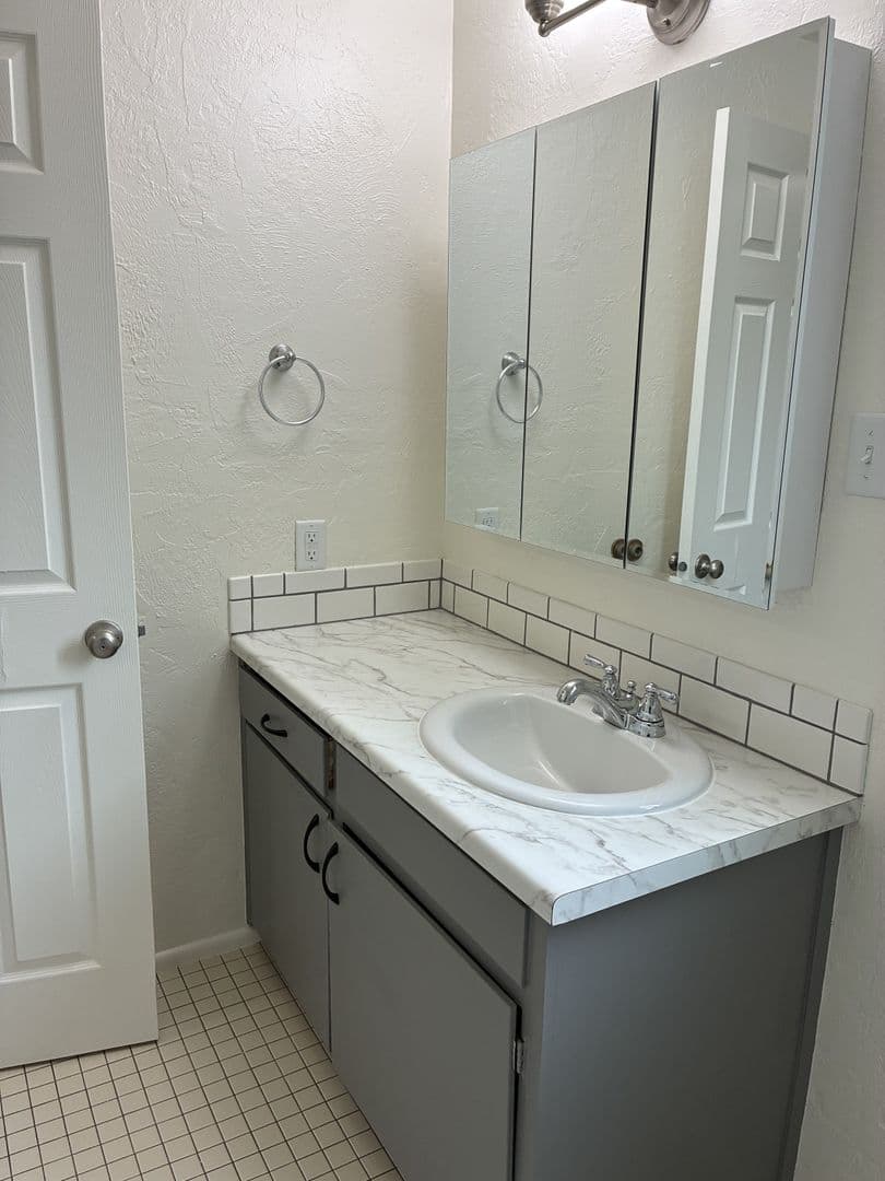 Eugene Apartment: 321-367 N Polk Street