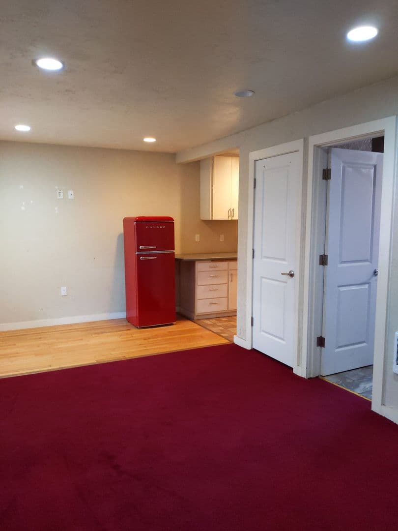 Harrisburg Apartment: 23475 Hwy 99 E