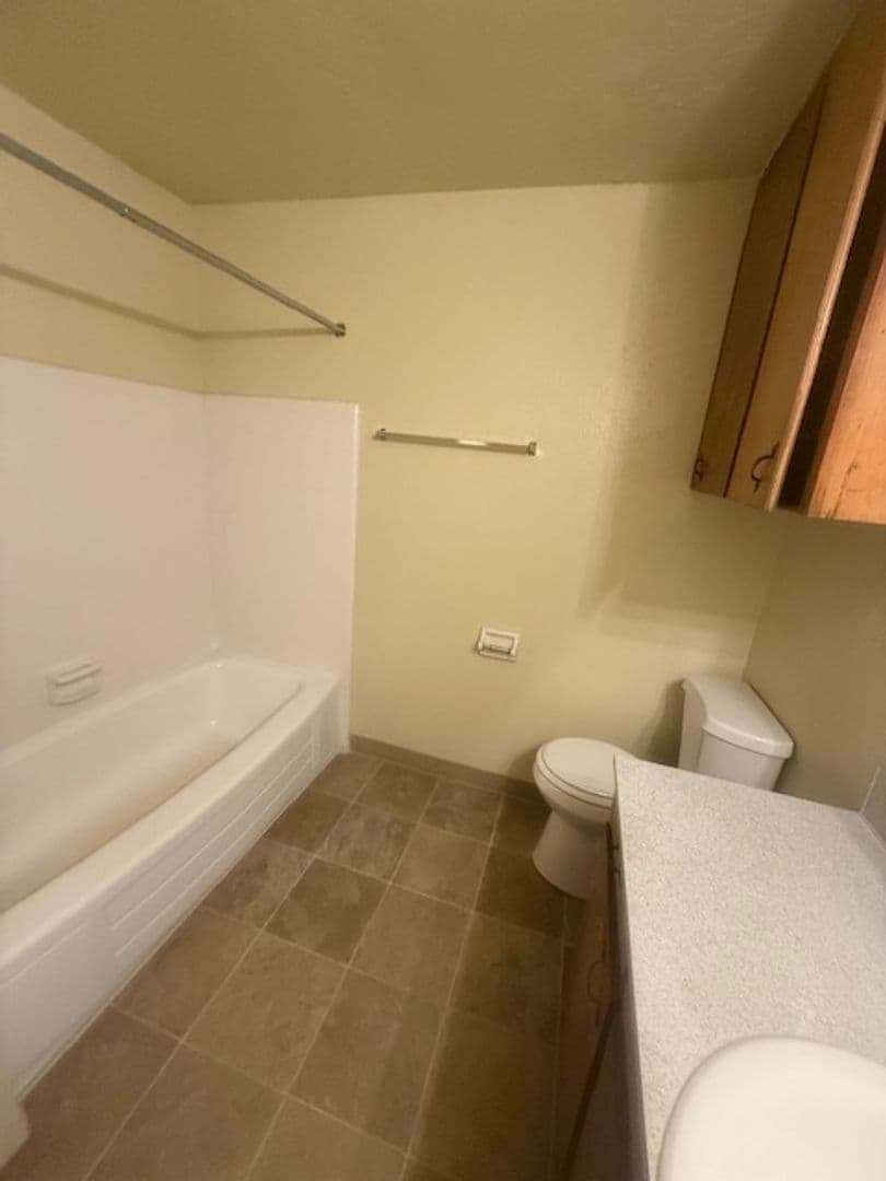 Eugene Apartment: 10-68A N Grand St